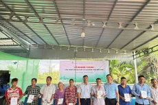 BSR trao quà hỗ trợ cho bà con có hoàn cảnh khó khăn tại xã Cái Nhum