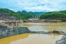 Nhiều hạng mục quan trọng của Dự án Nhà máy Thủy điện Hòa Bình mở rộng như cửa lấy nước, kênh dẫn vào… đã cơ bản hoàn thành. Ảnh: Ngọc Tuấn