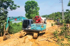 Dự án nâng cấp Quốc lộ 8C đạt sản lượng khoảng 69%, trong đó đoạn từ Quốc lộ 8 đến đường Hồ Chí Minh chậm 23%. Ảnh: Trần Tuấn