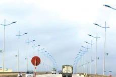 Gói thầu xây dựng hệ thống đèn chiếu sáng từ cầu Thầy Thép đến giáp cầu Ninh Quới và cầu Vĩnh Phong đến cầu Phó Sinh tại tỉnh Cà Mau có giá 9,498 tỷ đồng. Ảnh minh họa: Tiên Giang