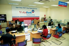 Lãi suất cho vay sản xuất, kinh doanh tại các ngân hàng thương mại cổ phần phổ biến ở mức 9,4% trong 12 tháng đầu, sau đó thả nổi với biên độ khoảng 3 - 3,5%. Ảnh: Nhã Chi