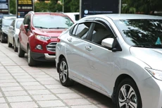 Lệ phí cấp mới chứng nhận đăng ký với xe ô tô chở người từ 9 chỗ trở xuống (bao gồm cả xe con pick-up) là 14 triệu đồng. Ảnh: Tiên Giang