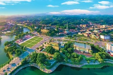 Nhiều dự án hạ tầng trọng điểm đang được chuẩn bị triển khai sẽ góp phần tạo nền tảng và động lực cho phát triển kinh tế - xã hội của tỉnh Lào Cai. Ảnh: CTTLC