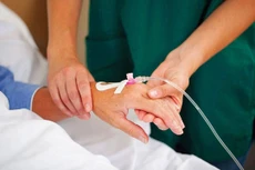 Nguồn cung thuốc Albumin tại Việt Nam hiện gần như phụ thuộc hoàn toàn vào nhập khẩu. Ảnh minh họa: LC