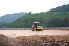 Tình trạng không công khai thông tin chủ yếu của hợp đồng phổ biến ở tất cả các lĩnh vực như xây lắp, mua sắm hàng hóa, tư vấn, dịch vụ phi tư vấn, hỗn hợp. Ảnh: Nhã Chi