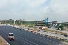 Nhà thầu tăng tốc thi công Dự án thành phần 1 thuộc cao tốc Biên Hòa - Vũng Tàu, góp phần đẩy nhanh tiến độ giải ngân vốn đầu tư công. Ảnh: Ngọc Tuấn