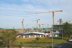 Để khuyến khích doanh nghiệp phát triển xanh và bền vững, các chủ đầu tư cần xây dựng tiêu chuẩn công trình xanh ngay từ giai đoạn xây dựng hồ sơ mời thầu. Ảnh: Lê Tiên