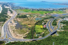 Gói thầu số 11 Thi công xây dựng công trình thuộc Dự án Nâng cấp, mở rộng Quốc lộ 26B (tỉnh Khánh Hòa) có giá gần 500 tỷ đồng. Ảnh: Xuân Hoát