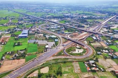 Nút giao đường Vành đai 3 - TP.HCM với cao tốc TP.HCM - Trung Lương và cao tốc Bến Lức - Long Thành đã được bàn giao để tổ chức thông xe. Ảnh: Hoàng Nam