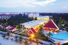 Sandy Beach Resort sở hữu vị trị đắc địa tại mặt tiền đường Trường Sa, tuyến đường ven biển của TP. Đà Nẵng. Ảnh: Công Thành
