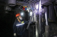 TKV có hệ thống các công ty con và chi nhánh hoạt động thống nhất trong chuỗi sản xuất, gồm những đơn vị có năng lực thi công đào lò và công trình trong lò. Ảnh: Phạm Tăng