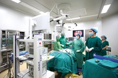 Nhiều cơ sở y tế đã đầu tư hệ thống hạ tầng, thiết bị hiện đại đạt chuẩn quốc tế, đồng thời từng bước hoàn thiện hạ tầng số phục vụ quản lý và điều trị. Ảnh: Lê Tiên