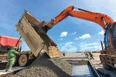 Một số gói thầu xây lắp yêu cầu các nhân sự chủ chốt phải có mặt ở thời điểm làm rõ hồ sơ dự thầu và thương thảo hợp đồng khi chủ đầu tư yêu cầu. Ảnh: Song Lê