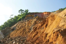 Kế hoạch Phát triển vật liệu xây dựng ở địa phương được xây dựng theo hướng tăng cường dự báo, cân đối cung - cầu và phương án ứng phó thiếu hụt, đặc biệt với vật liệu xây dựng thông thường và vật liệu san lấp. Ảnh: Xuân Mộc