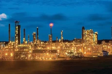 Một góc Nhà máy Lọc dầu Dung Quất về đêm