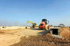 Công tác lựa chọn nhà thầu ảnh hưởng trực tiếp đến tiến độ giải ngân vốn đầu tư công cũng như chất lượng, hiệu quả của các dự án. Ảnh: Gia Khoa