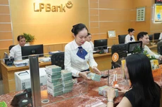 Việc bỏ “room” tín dụng được xem là một bước đi phù hợp để tăng cường tính thị trường, thúc đẩy cạnh tranh lành mạnh trong hệ thống ngân hàng. Ảnh: Chu Thắng