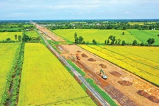 Giải ngân vốn đầu tư công 6 tháng cuối năm phải đạt khoảng 700 nghìn tỷ đồng để đạt kịch bản tăng trưởng GDP năm 2025 từ 8,3 - 8,5%. Ảnh: Lê Tiên