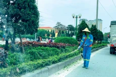 Đặc thù của các gói thầu dịch vụ công ích là phải bảo đảm tính liên tục. Ảnh: Nhã Chi