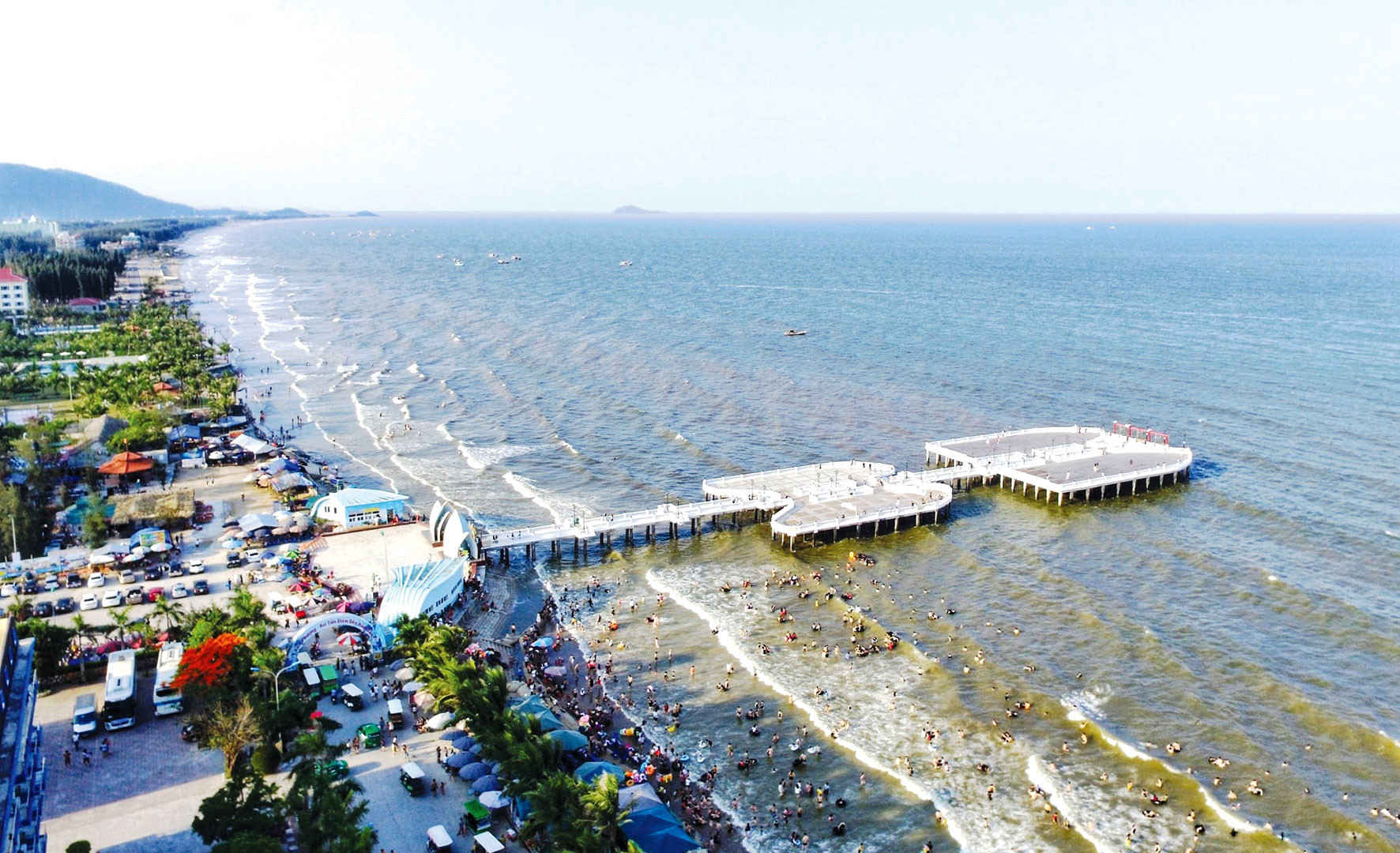 Thanh Hóa thu hút đầu tư các dự án du lịch, khách sạn nghỉ dưỡng cao cấp gắn với thế mạnh về du lịch biển, du lịch sinh thái. Ảnh: Nguyễn Hiếu
