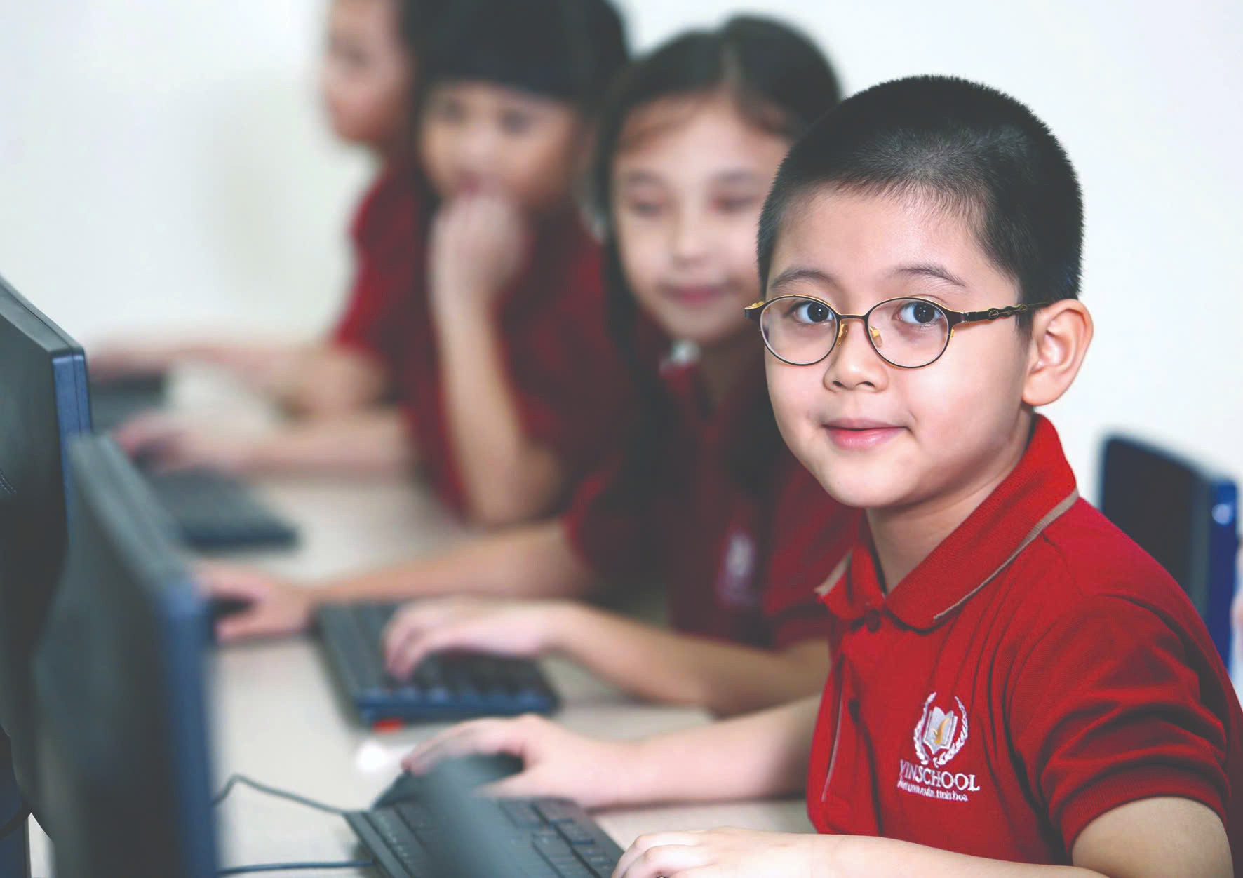 Mọi chủ trương, chính sách đều phải xuất phát từ cuộc sống, nguyện vọng, quyền và lợi ích chính đáng của Nhân dân; lấy hạnh phúc và ấm no của Nhân dân là mục tiêu phấn đấu