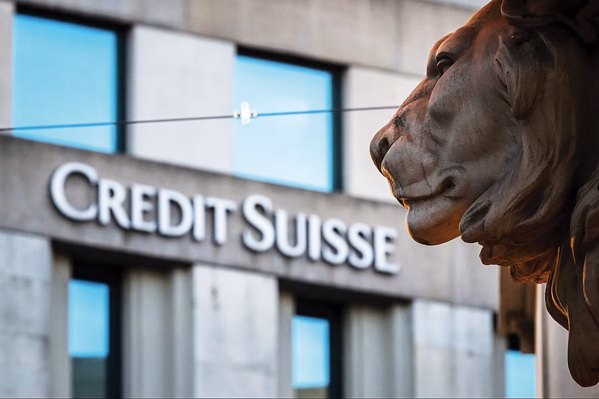 Sự đổ vỡ của Credit Suisse xuất phát từ tình trạng đầu tư thua lỗ làm giảm uy tín của Ngân hàng