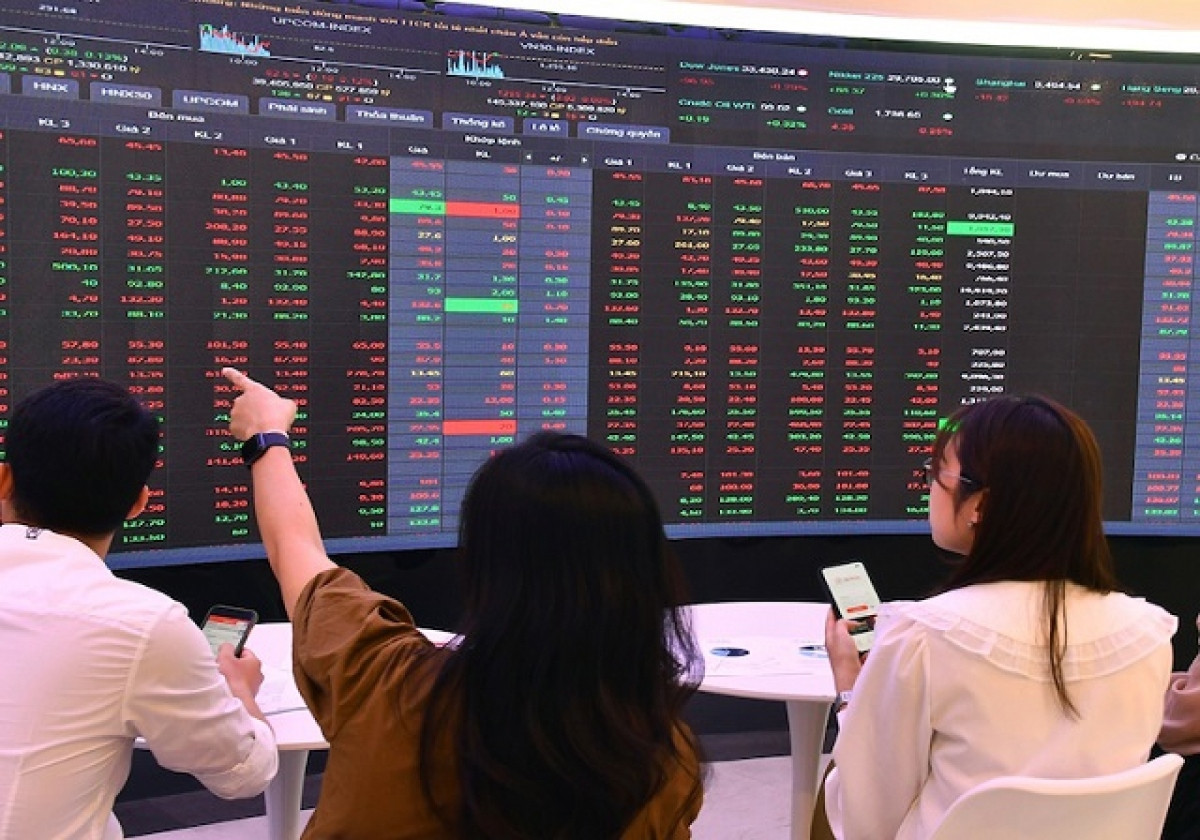 Để phát triển thị trường vốn thì cần có sự phối hợp nhịp nhàng của thị trường tiền tệ