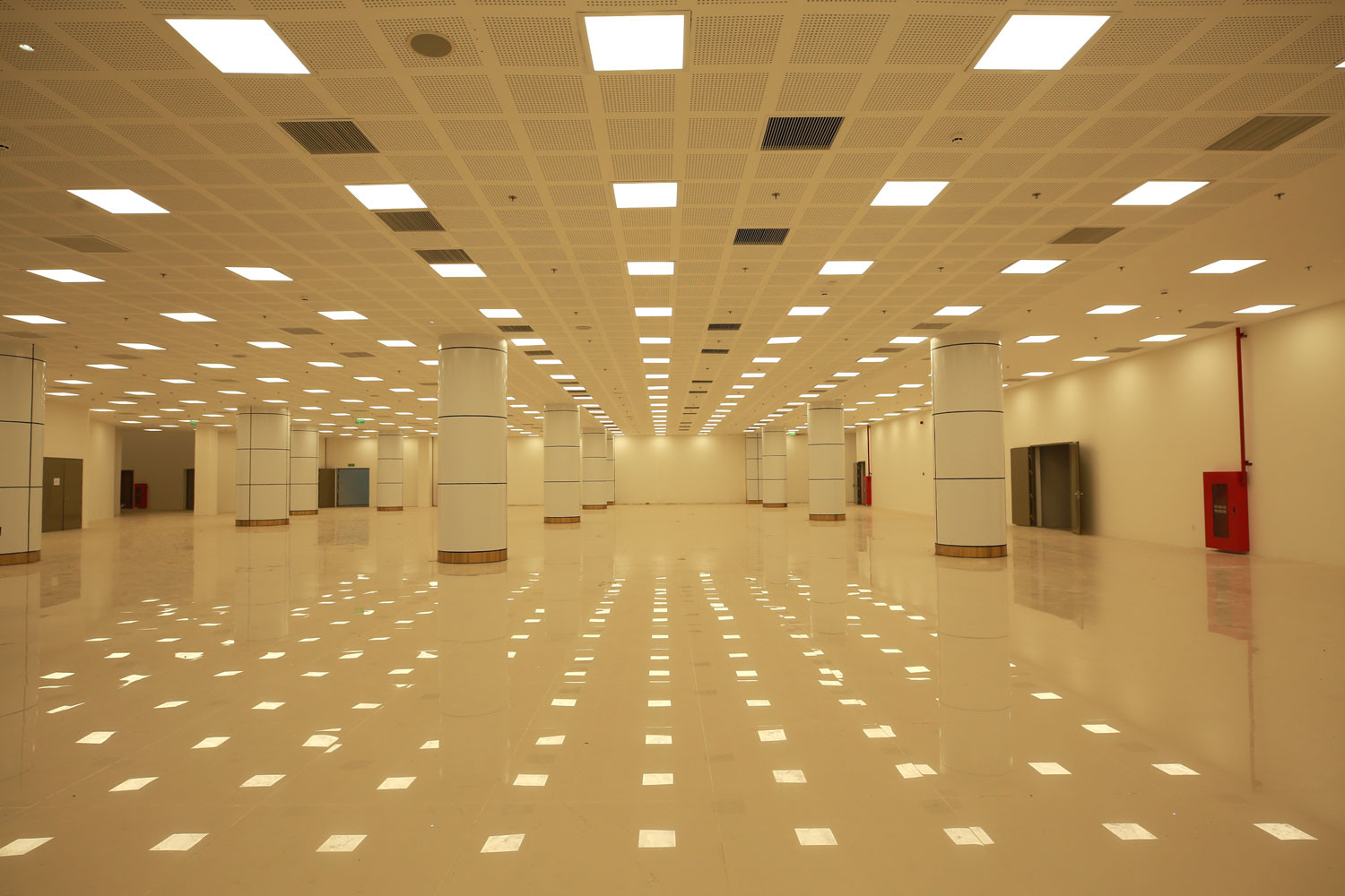 Khu vực trải nghiệm công nghệ của các doanh nghiệp Khu vực trải nghiệm công nghệ của các doanh nghiệp