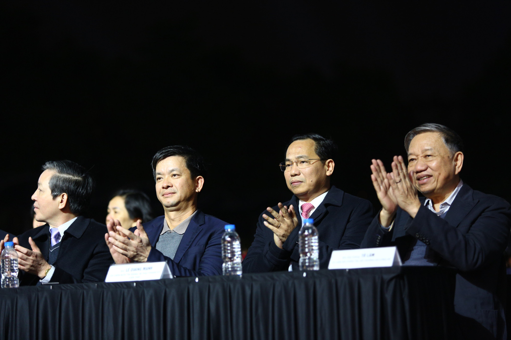 Lãnh đạo nhiều Bộ, ngành, các cơ quan trung ương cùng hàng nghìn bạn trẻ cùng tham dự Chương trình &quot;Tự hào Việt Nam&quot;, chào đón Năm mới 2023 tại Hoàng Thành Thăng Long