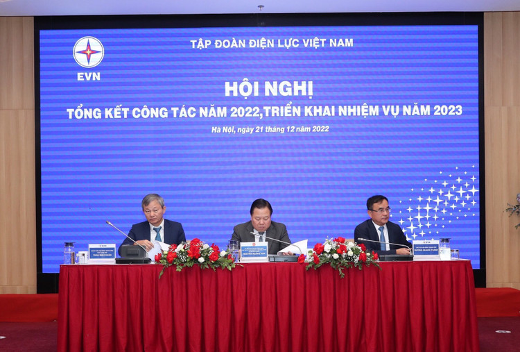 Lãnh đạo Ủy ban Quản lý vốn nhà nước tại doanh nghiệp và Lãnh đạo Tập đoàn Điện lực Việt Nam chủ trì Hội nghị Tổng kết công tác năm 2022, triển khai nhiệm vụ năm 2023 của Tập đoàn (ảnh: HH)