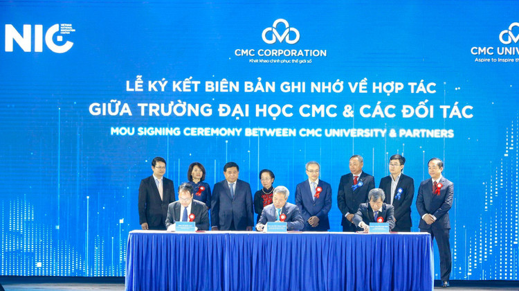 Lãnh đạo Bộ Kế hoạch và Đầu tư cùng đại diện các cơ quan chứng kiến lễ ký kết Thỏa thuận hợp tác thúc đẩy đổi mới sáng tạo và chuyển đổi số 