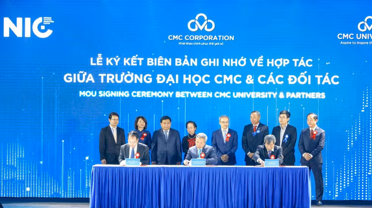 Lãnh đạo Bộ Kế hoạch và Đầu tư cùng đại diện các cơ quan chứng kiến lễ ký kết Thỏa thuận hợp tác thúc đẩy đổi mới sáng tạo và chuyển đổi số 