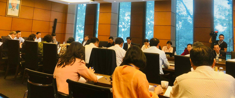 Ngày 22/10, Quốc hội thảo luận ở tổ về kết quả thực hiện kế hoạch phát triển kinh tế - xã hội năm 2022 và dự kiến kế hoạch phát triển kinh tế - xã hội năm 2023 