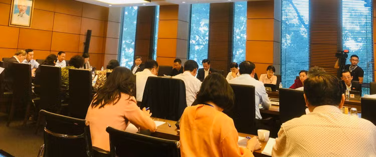 Ngày 22/10, Quốc hội thảo luận ở tổ về kết quả thực hiện kế hoạch phát triển kinh tế - xã hội năm 2022 và dự kiến kế hoạch phát triển kinh tế - xã hội năm 2023 