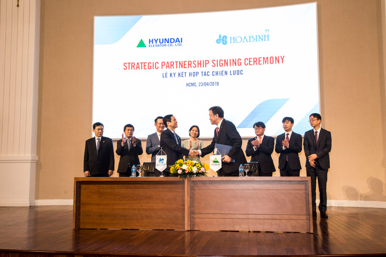 Hai bên trở thành đối tác chiến lược của nhau trên tinh thần hợp tác hai bên cùng có lợi và phát huy năng lực tối đa của 2 công ty