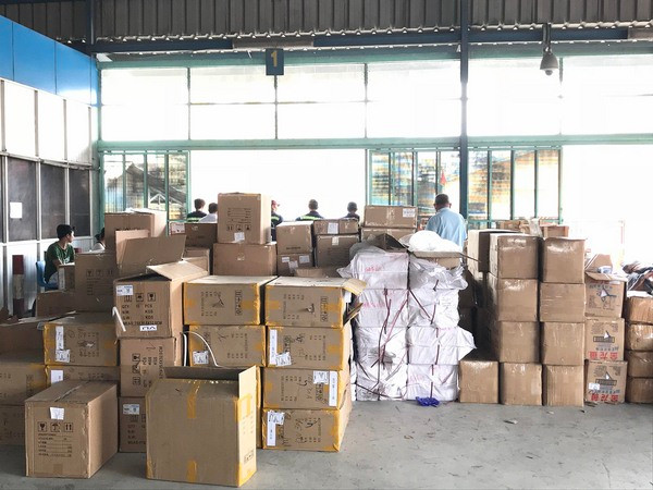 Mỹ phẩm nhập lậu bị phát hiện tại cảng Cát Lái. Ảnh Internet