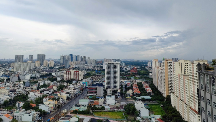 Để xác định rõ trách nhiệm của từng tập thể, cá nhân, bộ phận, Sở Tài nguyên và Môi trường TP.HCM chia 81.085 căn hộ chưa có sổ ra thành 6 nhóm để xử lý. Ảnh: Bảo Tín