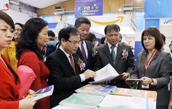 Đại diện Bộ Công Thương tham dự Hội chợ Vietnam Expo 2021 (ảnh: Moit)