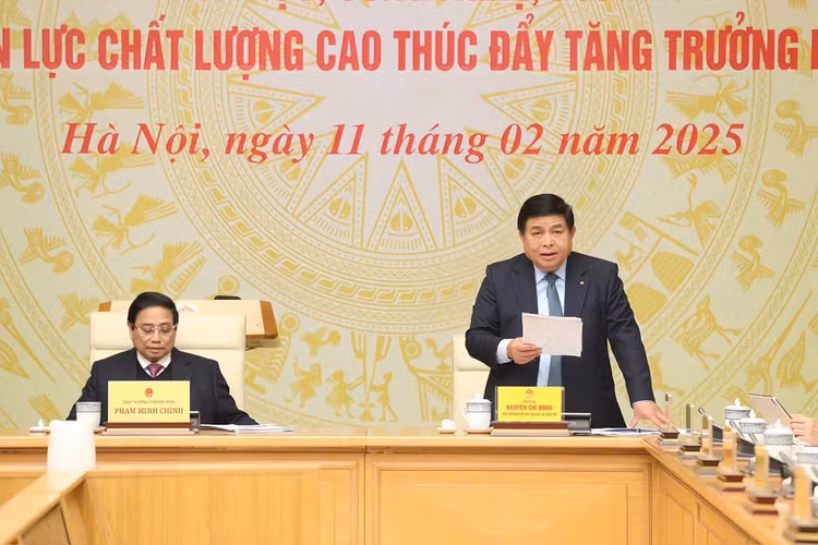 Bộ trưởng Nguyễn Chí Dũng báo cáo tại Hội nghị. Ảnh: VGP