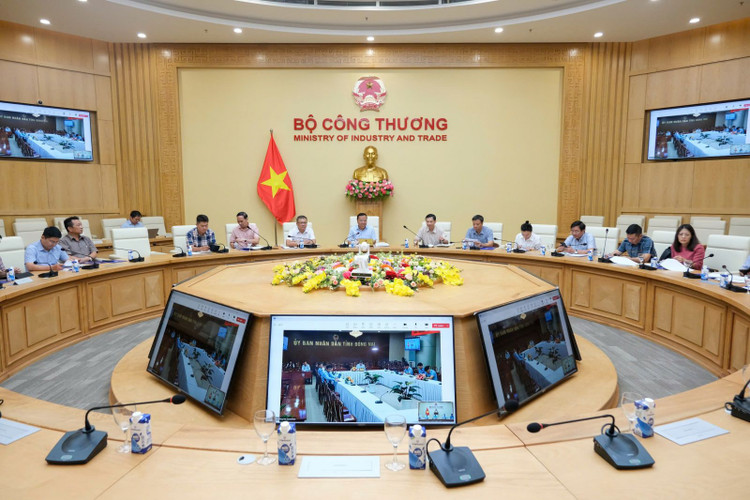 Bộ Công Thương tổ chức họp trực tuyến về tiến độ triển khai các dự án năng lượng ngày 21/5/2025. Ảnh: BCT