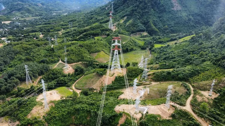 Đường dây 500kV Monsoon - Thạnh Mỹ, đoạn trên lãnh thổ Việt Nam (ảnh: Toàn Thắng)