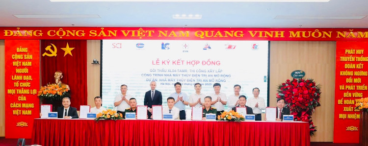 Lễ ký hợp đồng Gói thầu XL04-TAMR Thi công xây lắp công trình Nhà máy Thủy điện Trị An mở rộng