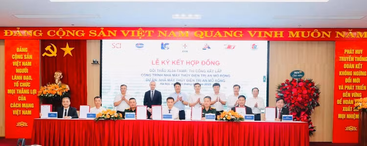 Lễ ký hợp đồng Gói thầu XL04-TAMR Thi công xây lắp công trình Nhà máy Thủy điện Trị An mở rộng