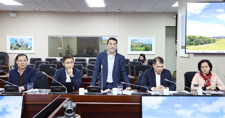 Đại diện Cục Điện lực và Năng lượng tái tạo thuộc Bộ Công Thương phát biểu tại cuộc họp thẩm định hồ sơ thiết kế kỹ thuật Dự án Đường dây 500kV Lào Cai - Vĩnh Yên (ảnh: EVN)