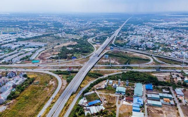 Nếu việc sáp nhập được thực hiện đồng bộ với đầu tư hạ tầng, đặc biệt là đường vành đai, cảng biển, sân bay và hạ tầng số, các khu công nghiệp sẽ không còn bị giới hạn bởi ranh giới hành chính. Ảnh: Internet