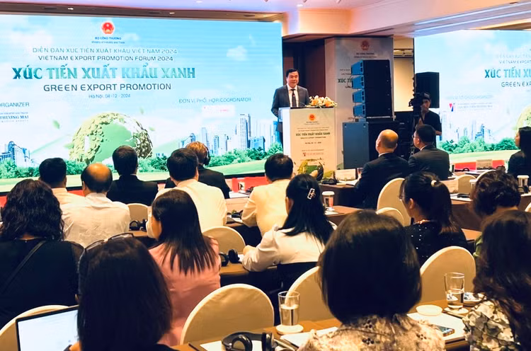 Ông Nguyễn Sinh Nhật Tân, Thứ trưởng Bộ Công Thương phát biểu tại Diễn đàn Xúc tiến xuất khẩu Việt Nam năm 2024 (ảnh: CT)