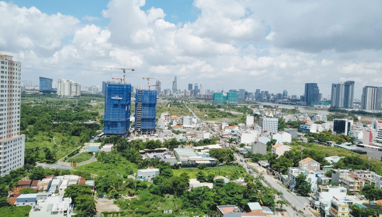 Việc thí điểm tăng thuế lúc này được cho là không hợp tình hợp lý. Ảnh: Bảo Tín