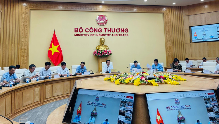 Cuộc họp giao ban các dự án đường dây 500kV mạch 3 từ Quảng Trạch đến Phố Nối tổ chức ngày 7/5 theo hình thức trực tiếp kết hợp trực tuyến