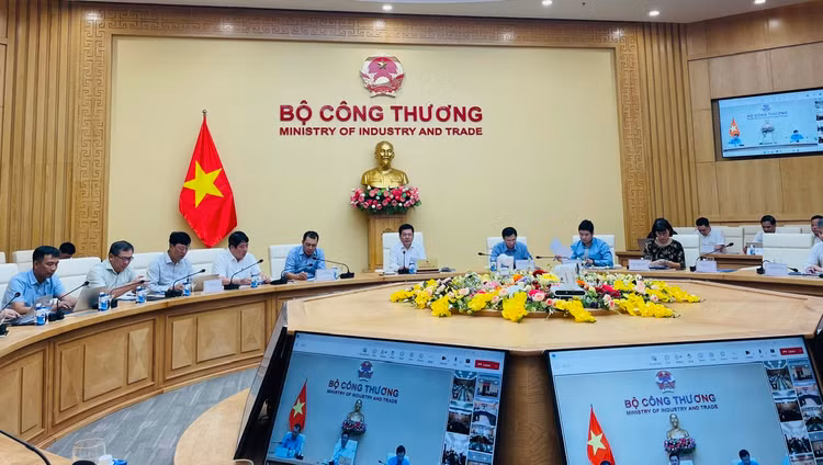 Cuộc họp giao ban các dự án đường dây 500kV mạch 3 từ Quảng Trạch đến Phố Nối tổ chức ngày 7/5 theo hình thức trực tiếp kết hợp trực tuyến