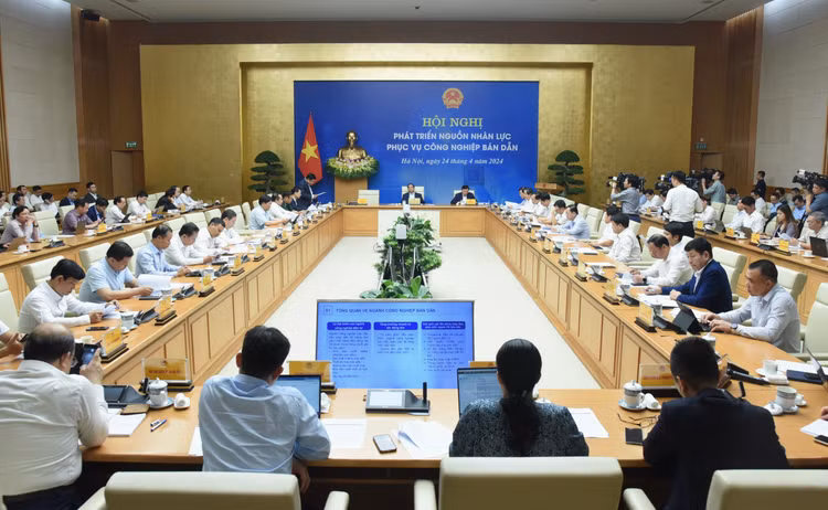 Toàn cảnh Hội nghị Phát triển nguồn nhân lực phục vụ cho công nghiệp bán dẫn tổ chức ngày 24/4/2024, tại Hà Nội. 